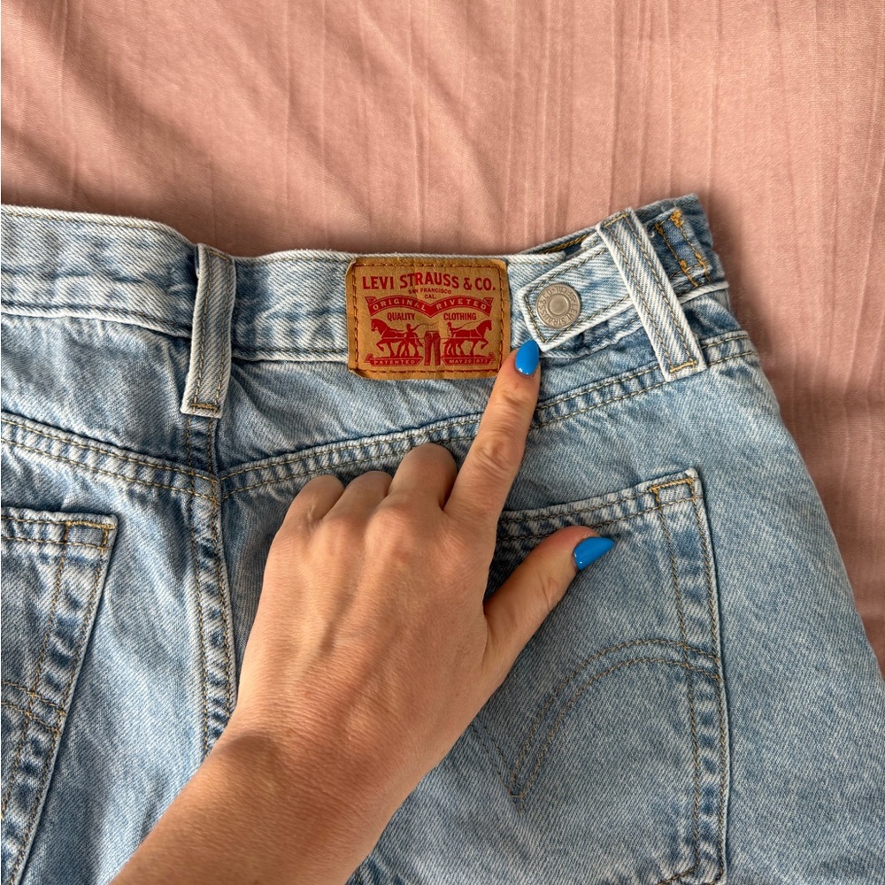 Levi’s Cinch Waist baggy jeans